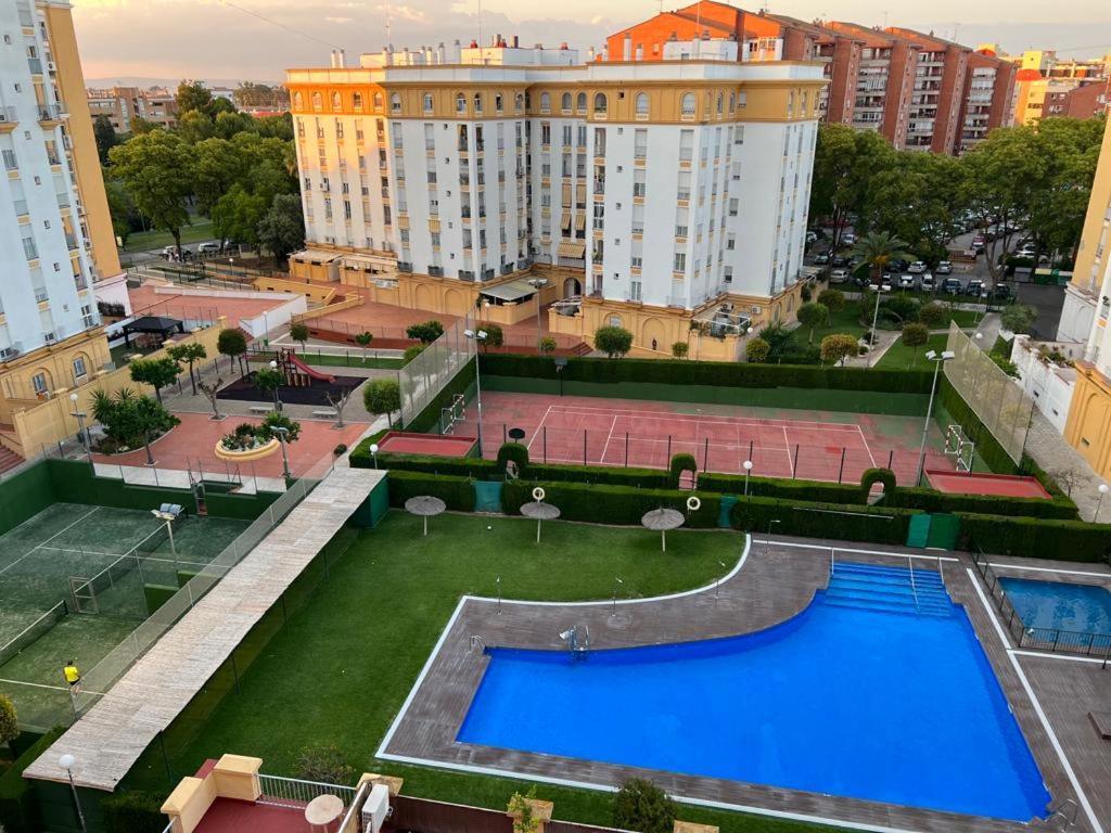 Luxury Apartment In Seville With Pool Exterior photo
